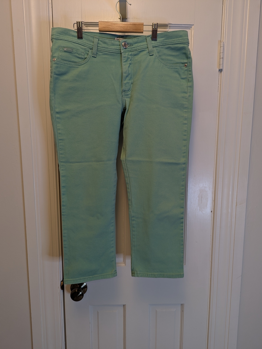 Lee Women’s Mint Green Stretch Cropped Jeans